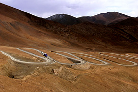 The road to Mt. Qomolangma